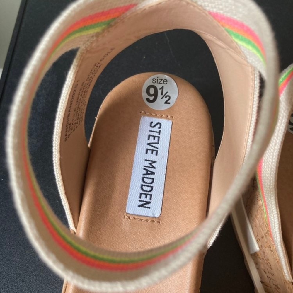 Steve Madden | Bandi Platform Ripple Sole Wedge Sandal in Bright Multicolor - Picture 6 of 9